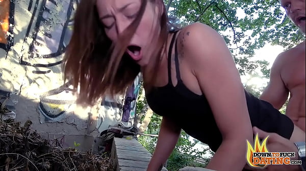 PublicSexDate – Natural Teen Mina Creampied by Stranger in the Park
